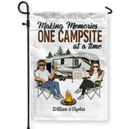 Créer des souvenirs un camping à la fois Mari femme camping couple - Drapeau personnalisé
