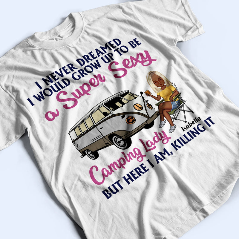 Je n'aurais jamais rêvé de devenir une campeuse super sexy - Anniversaire, drôle pour elle, campeurs - T-shirt personnalisé
