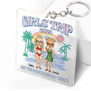 Voyage entre filles : que les manigances commencent ! Cadeau pour les meilleures amies et les amoureux de la plage ! Porte-clés en acrylique personnalisé.