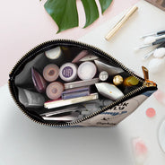 Voyage : est-ce que j'ai l'air de voyager en classe économique ? - Trousse de maquillage personnalisée