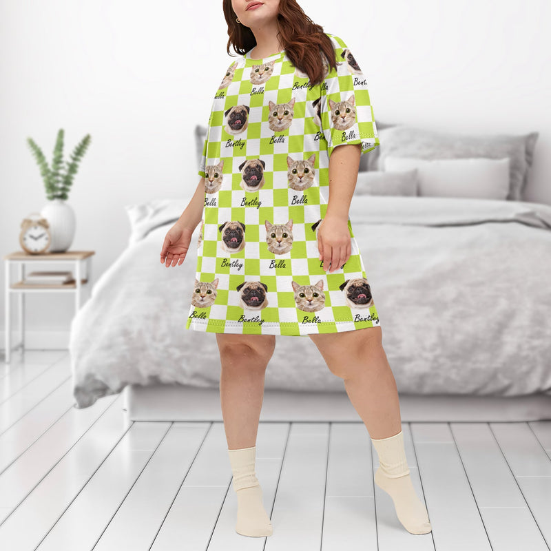 Custom Photo Pet Faces Groovy Checkered Pattern - Gift For Dog Mom, Cat Mom - Personalized Women's Sleep Tee
