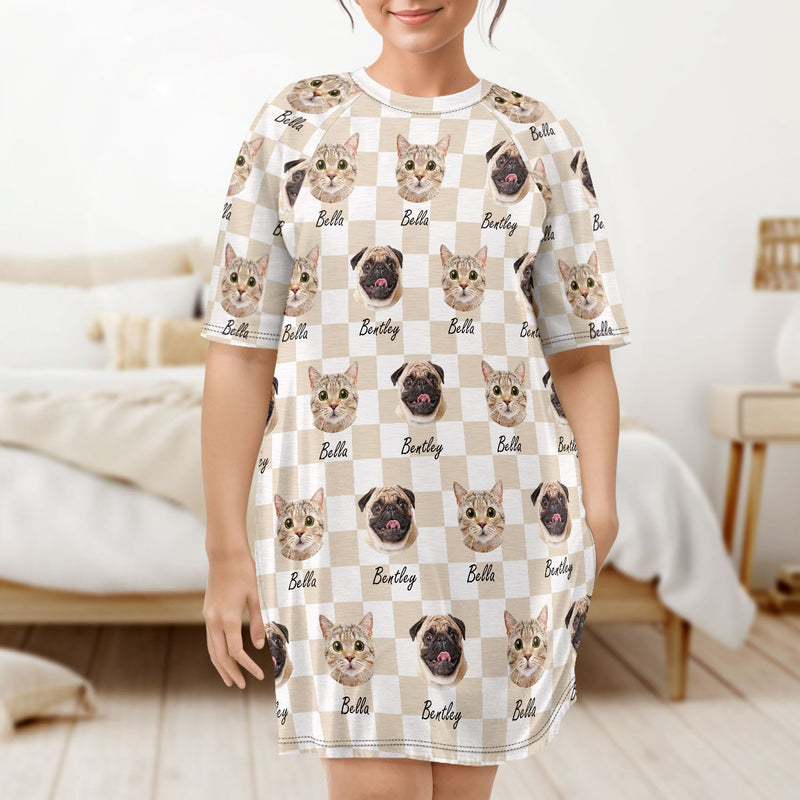 Custom Photo Pet Faces Groovy Checkered Pattern - Gift For Dog Mom, Cat Mom - Personalized Women's Sleep Tee