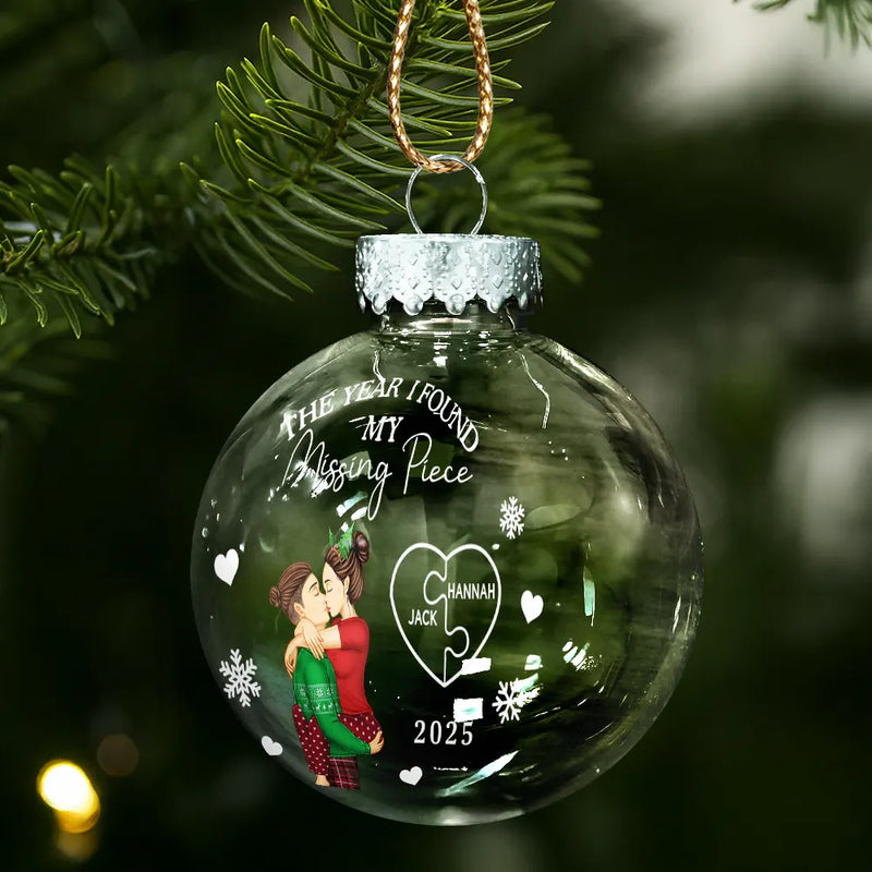 Gift For Couples,Christmas,Love - The Year I Found My Missing Piece Kissing Couples - Personalized Ball Ornament