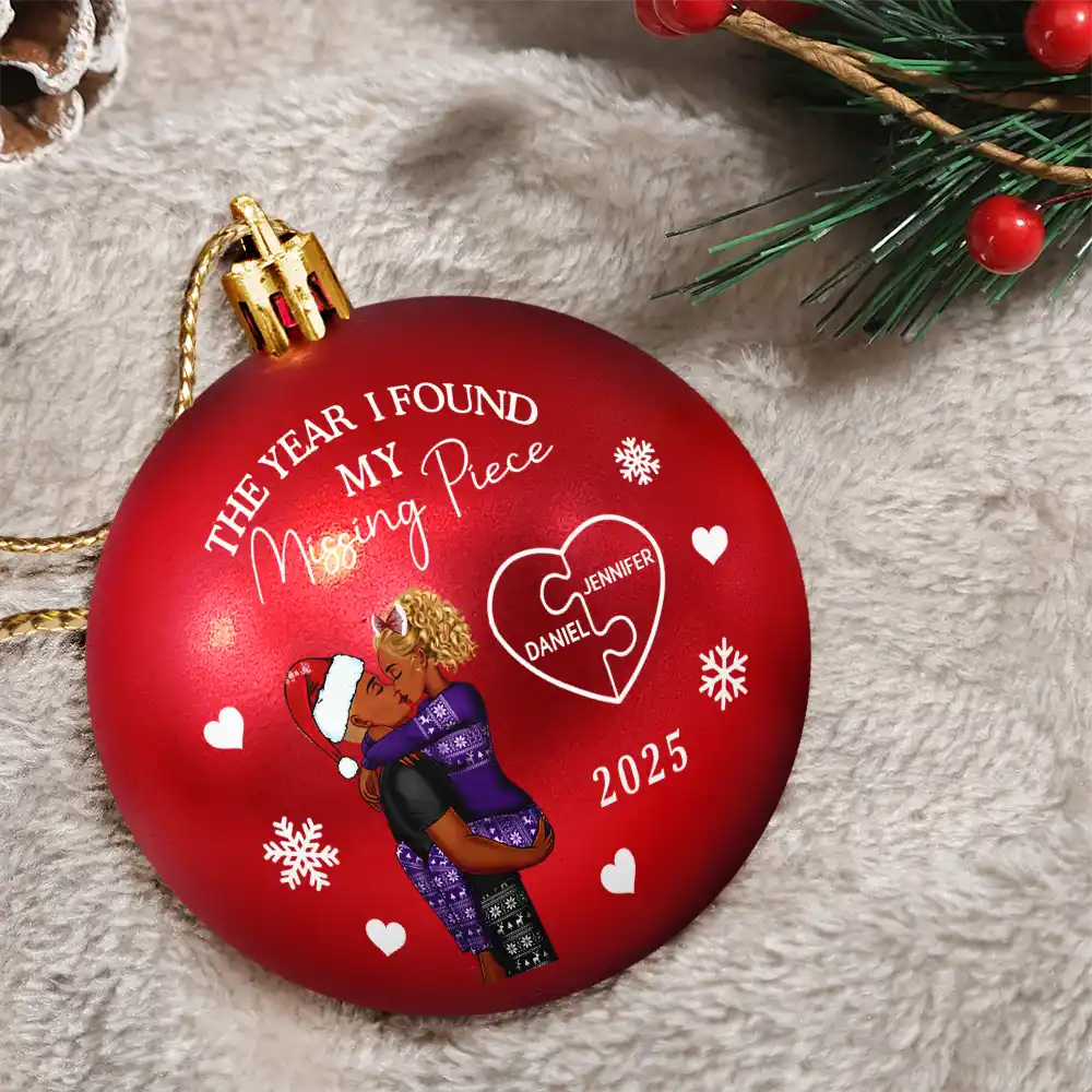 Gift For Couples,Christmas,Love - The Year I Found My Missing Piece Kissing Couples - Personalized Ball Ornament