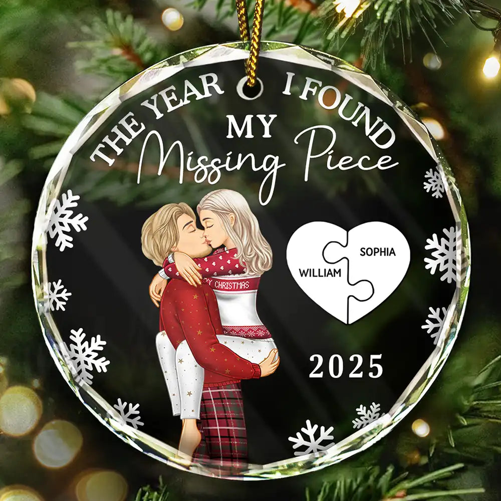 The Year I Found My Missing Piece Kissing Couples - Personalized Circle Glass Ornament