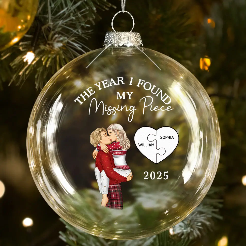 Love,Gift For Couples,Gift For Husband,Gift For Wife,Gift For Boyfriend,Gift For Girlfriend,Christmas - The Year I Found My Missing Piece Kissing Couples - Personalized Clear Flat Ball Ornament