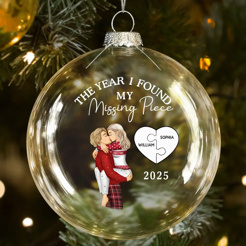 Love,Gift For Couples,Gift For Husband,Gift For Wife,Gift For Boyfriend,Gift For Girlfriend,Christmas - The Year I Found My Missing Piece Kissing Couples - Personalized Clear Flat Ball Ornament