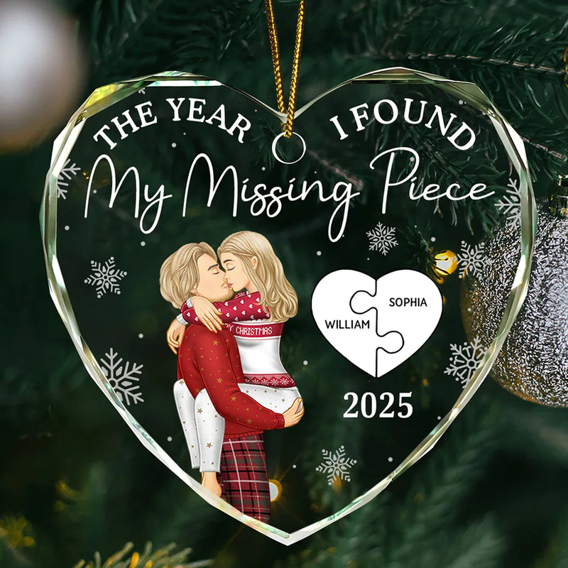 Love,Christmas,Gift For Wife,Gift For Husband,Gift For Couples,Gift For Girlfriend,Gift For Boyfriend - The Year I Found My Missing Piece Kissing Couples - Personalized Heart Shaped Glass Ornament