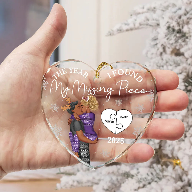 Love,Christmas,Gift For Wife,Gift For Husband,Gift For Couples,Gift For Girlfriend,Gift For Boyfriend - The Year I Found My Missing Piece Kissing Couples - Personalized Heart Shaped Glass Ornament