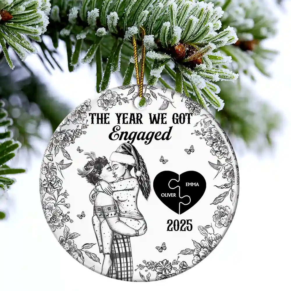Love,Christmas,Gift For Wife,Gift For Husband,Gift For Couples,Wedding,Wedding Anniversary,Married  - The Year We Became Mr & Mrs Kissing Couples Toile - Personalized Circle Ceramic Ornament