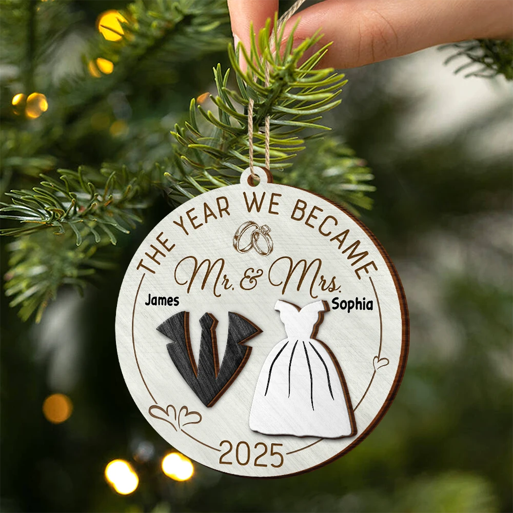Love,Christmas,Gift For Wife,Gift For Husband,Gift For Couples,Gift For Boyfriend,Gift For Girlfriend - The Year We Became Mr & Mrs - Personalized 2-Layered Wooden Ornament