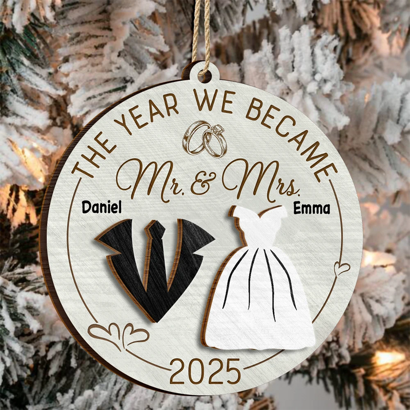 Love,Christmas,Gift For Wife,Gift For Husband,Gift For Couples,Gift For Boyfriend,Gift For Girlfriend - The Year We Became Mr & Mrs - Personalized 2-Layered Wooden Ornament