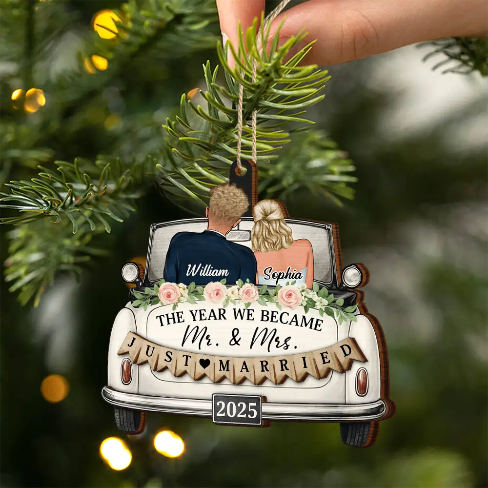 Love, Christmas, Gift For Wife, Gift For Husband, Gift For Couples, Married, Engaged, Wedding Anniversary - The Year We Became Mr & Mrs Couple In Car - Personalized 2-Layered Wooden Ornament
