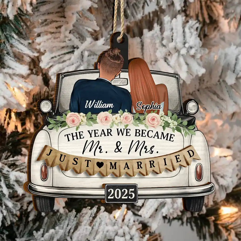 Love, Christmas, Gift For Wife, Gift For Husband, Gift For Couples, Married, Engaged, Wedding Anniversary - The Year We Became Mr & Mrs Couple In Car - Personalized 2-Layered Wooden Ornament