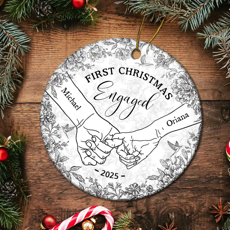 Christmas, Gift For Couples, Gift For Husband, Gift For Wife, Gift For Boyfriend, Gift For Girlfriend, Love - Toile De Jouy Holding Hands First Christmas Couple - Personalized Circle Ceramic Ornament