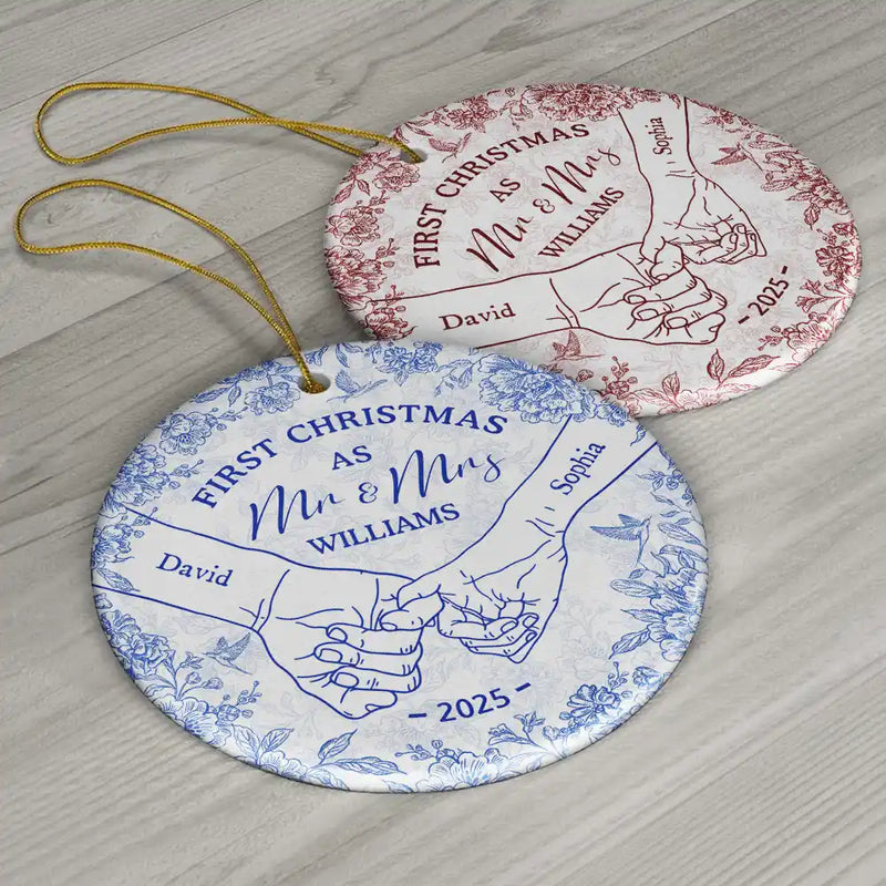 Christmas, Gift For Couples, Gift For Husband, Gift For Wife, Gift For Boyfriend, Gift For Girlfriend, Love - Toile De Jouy Holding Hands First Christmas Couple - Personalized Circle Ceramic Ornament