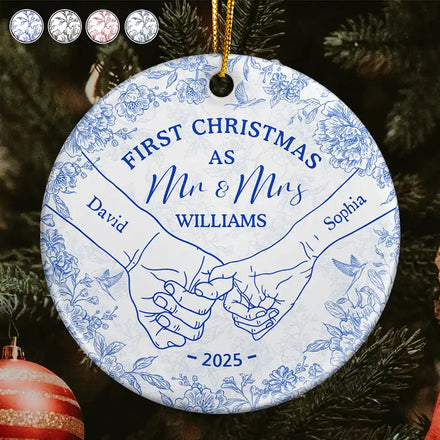 Couple de Noël se tenant la main sur Toile de Jouy - Décoration de Noël en céramique ronde personnalisée 
