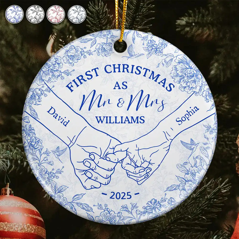 Christmas, Gift For Couples, Gift For Husband, Gift For Wife, Gift For Boyfriend, Gift For Girlfriend, Love - Toile De Jouy Holding Hands First Christmas Couple - Personalized Circle Ceramic Ornament
