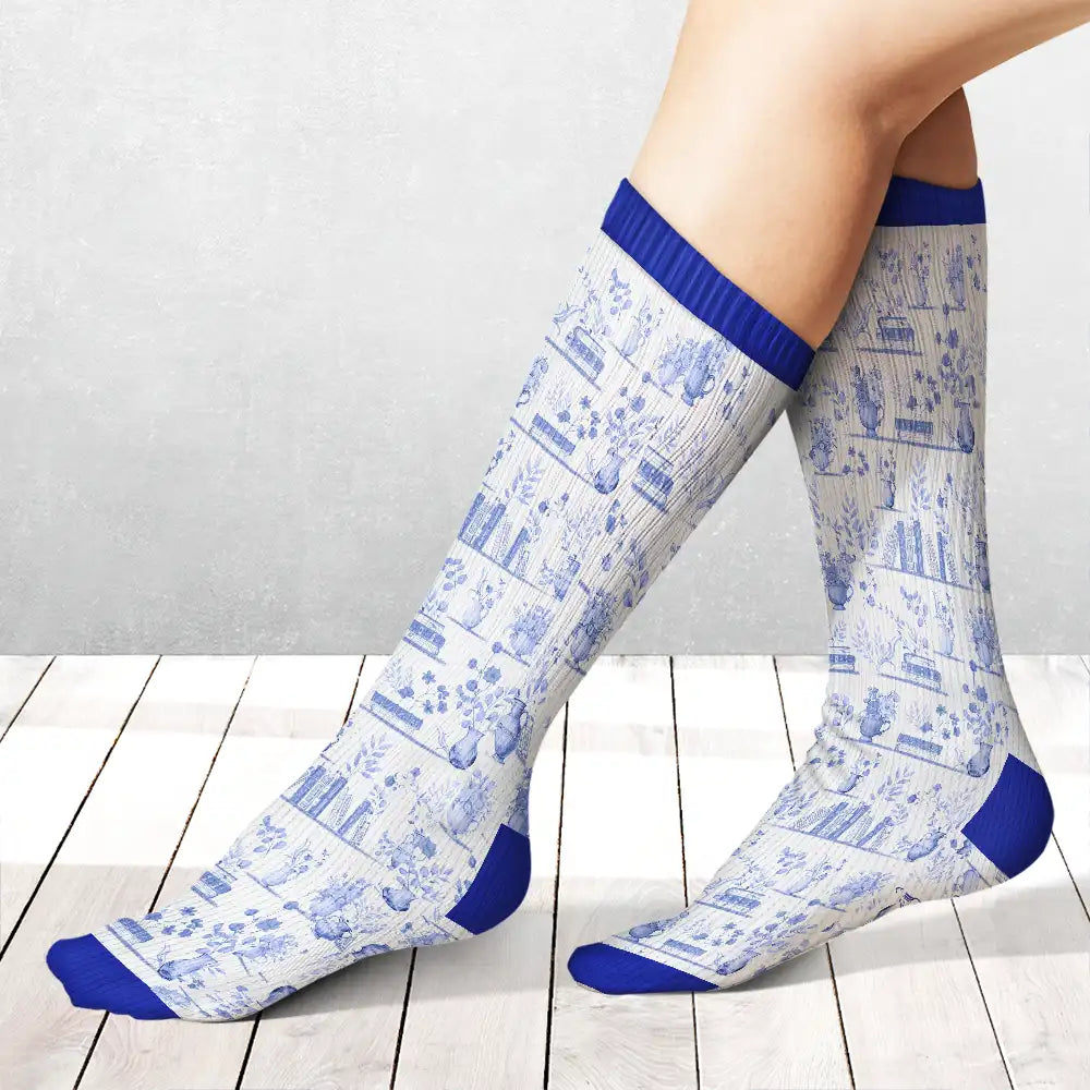 Gift For Yourself,Gift For Women,Reading,Happy,Christmas - Toile Reading Woman Just A Girl Who Loves Books - Personalized Socks
