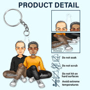 Couple assis ensemble - Cadeau d'anniversaire pour couples - Porte-clés en acrylique découpé personnalisé
