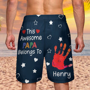 Ce papa génial appartient à - Short de plage unisexe personnalisé