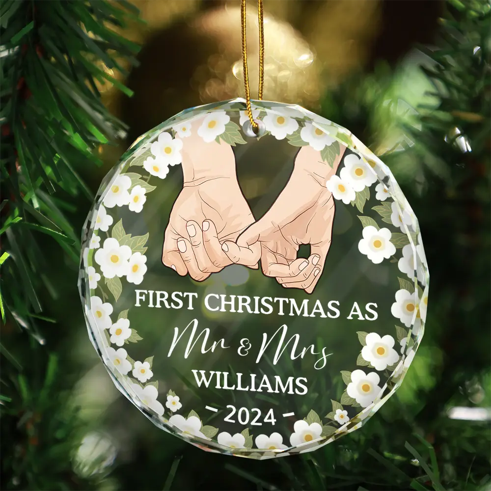 Holding Hands Husband And Wife First Christmas - Personalized Circle Glass Ornament