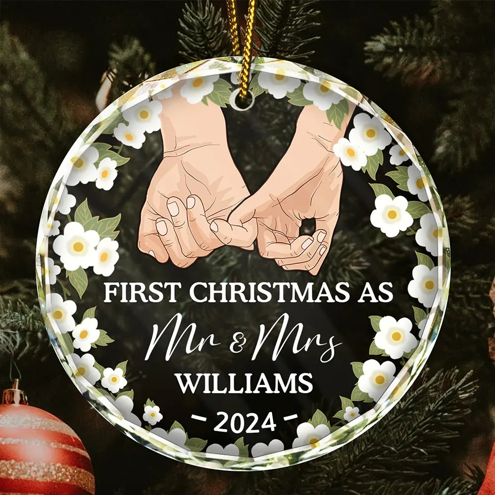 Holding Hands Husband And Wife First Christmas - Personalized Circle Glass Ornament