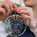 Gift For Couples - Nuestra Primera Navidad Casados - Adorno De Cristal Circular Personalizado