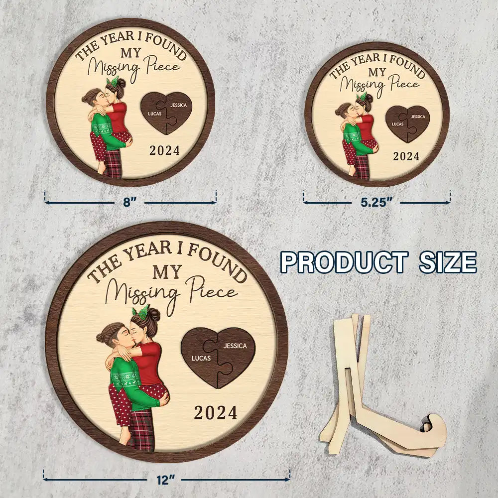 Christmas,Love,Gift For Couples,Gift For Husband,Gift For Wife,Gift For Boyfriend,Gift For Girlfriend,Anniversary - The Year I Found My Missing Piece Kissing Couples - Personalized 2-Layered Wooden Plaque With Stand