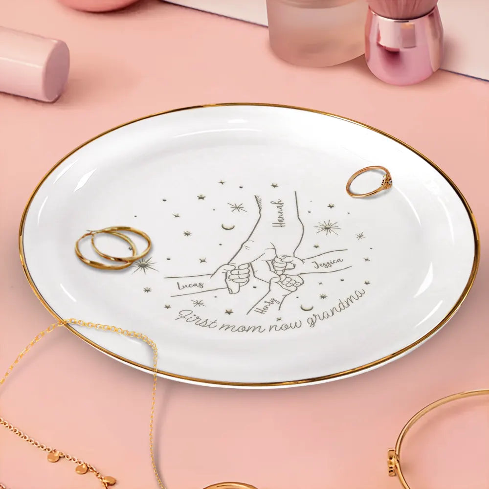 Gift For Mother, Gift For Women, Gift For Yourself, Gift For Grandma - Love You To The Moon And Back Mom Mother - Personalized Round Ring Dish
